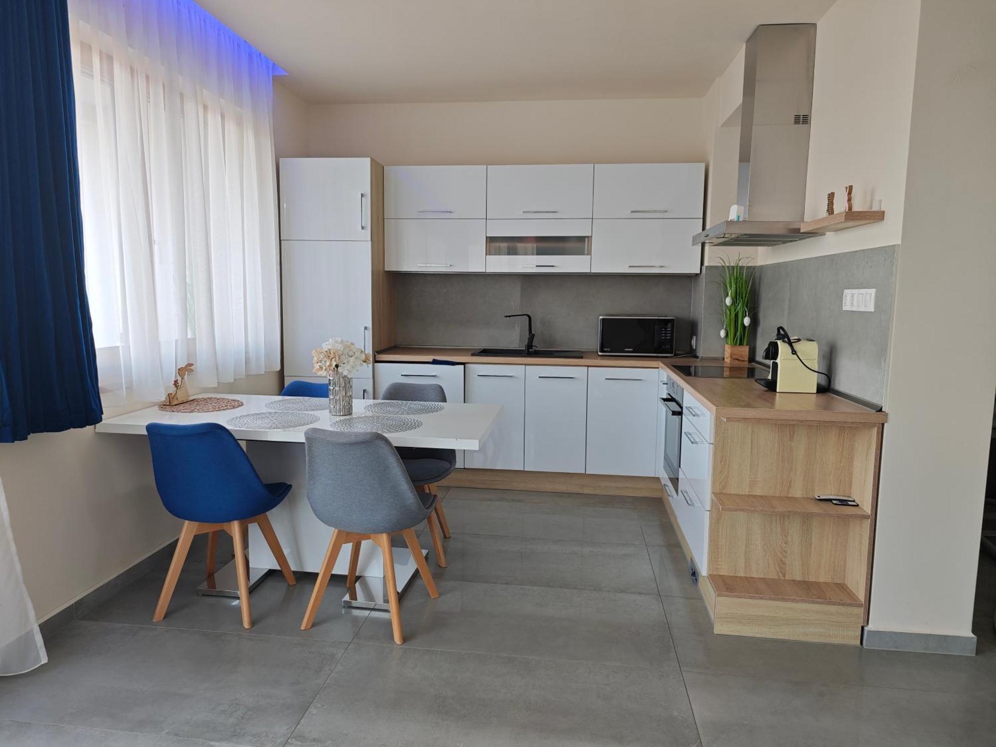 Gamma Apartmanok és Jakuzzi Miskolc Habitación foto