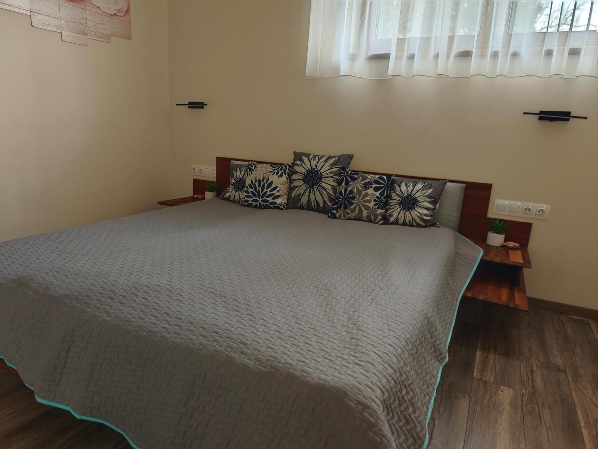 Gamma Apartmanok és Jakuzzi Miskolc Habitación foto